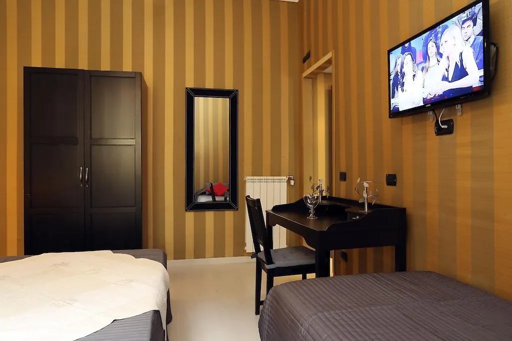 Caracciolo Guest House Rzym